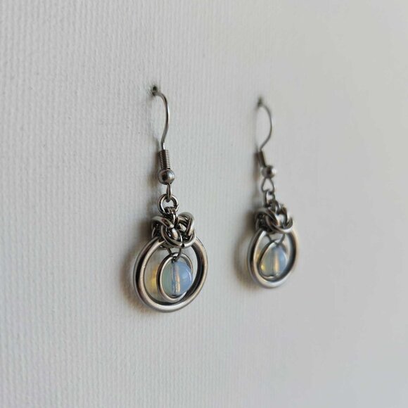 Vintage whimsical opalite and silver circle earrings ✦ Medieval fairy style ✦ - Picture 4 of 6